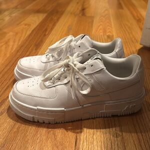Nike White Airforce 1 - 7.5 women’s